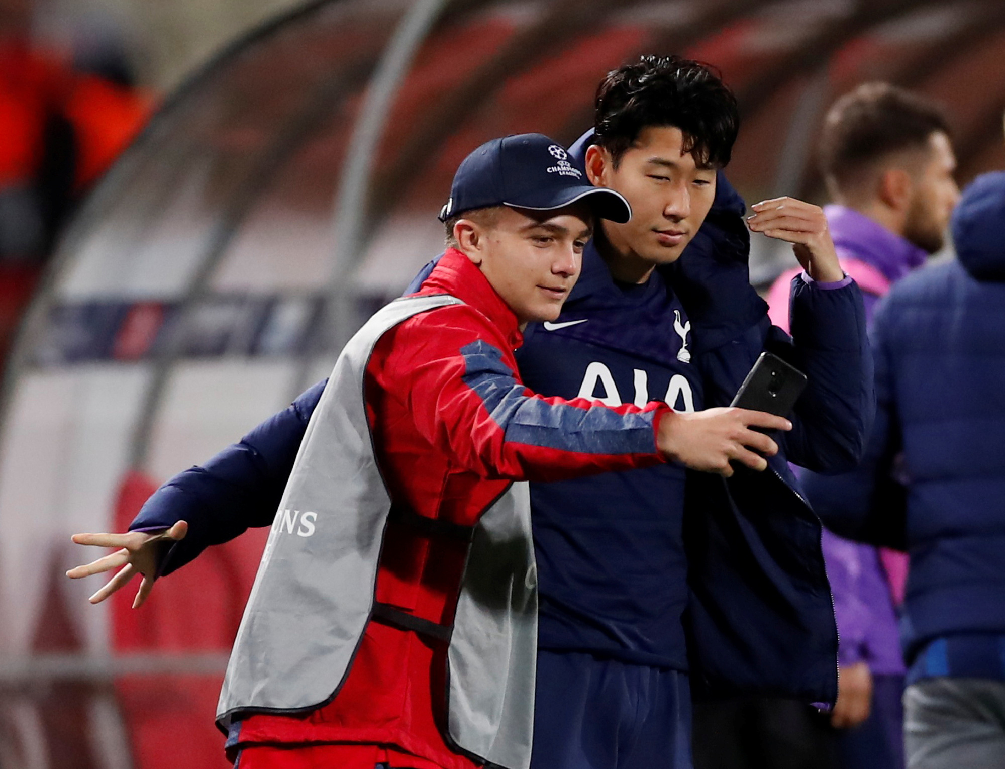 Hậu &aacute;n phạt, Son Heung-min đốn tim người h&acirc;m mộ  - Ảnh 7.