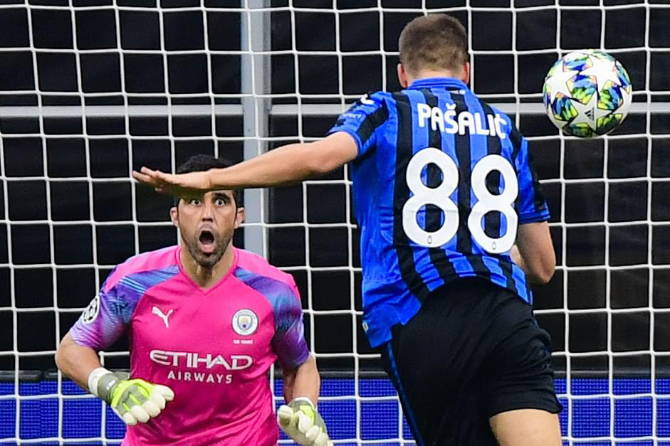 Dùng hậu vệ làm thủ môn, Man City lần đầu mất điểm tại Champions League - Ảnh 4.