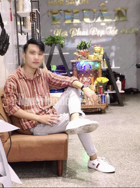 Thanh ni&ecirc;n &ldquo;đột tử&rdquo;, người nh&agrave; bức x&uacute;c mang &aacute;o tang k&eacute;o tới bệnh viện - Ảnh 4.