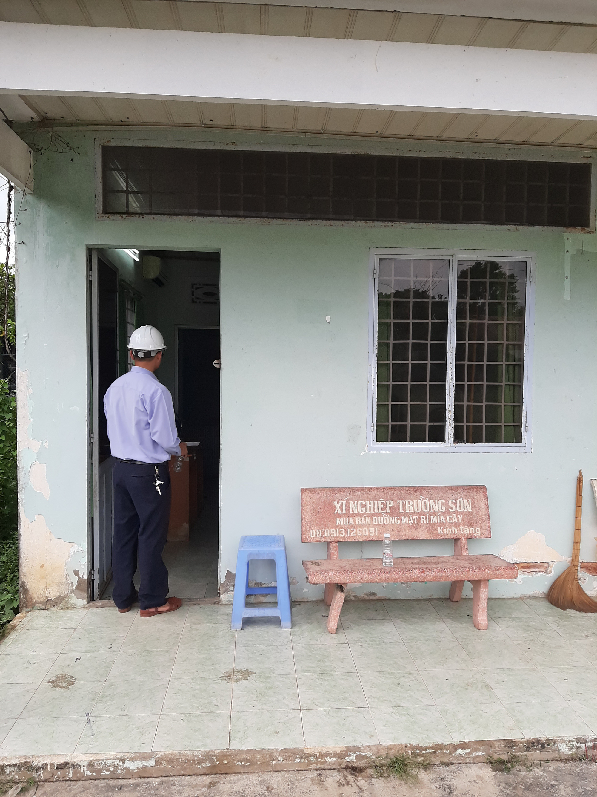 Hốt hoảng phát hiện kỹ sư tin học nằm chết dưới nền gạch phòng tập thể - Ảnh 1.
