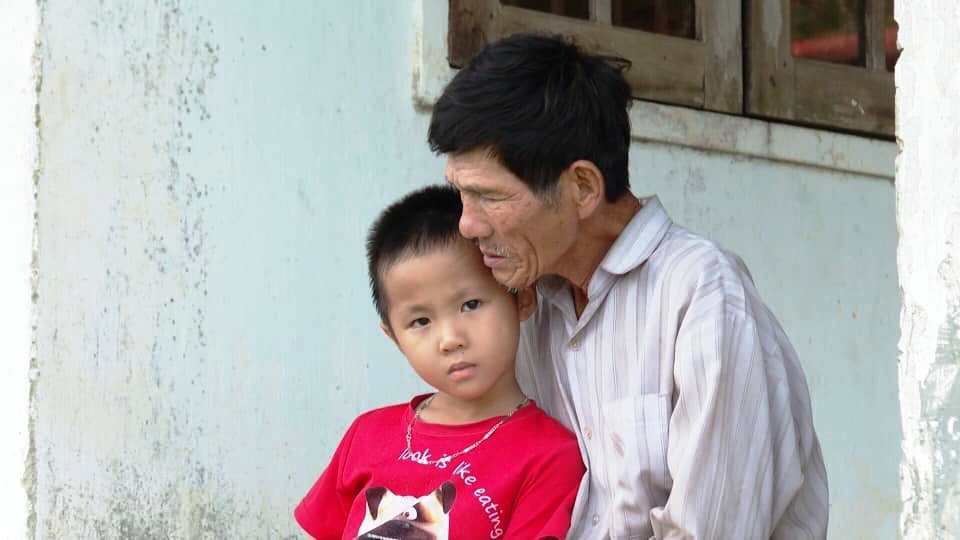 Gia cảnh bi thương cô gái câm, điếc chết đuối khi chính quyền cấm đò