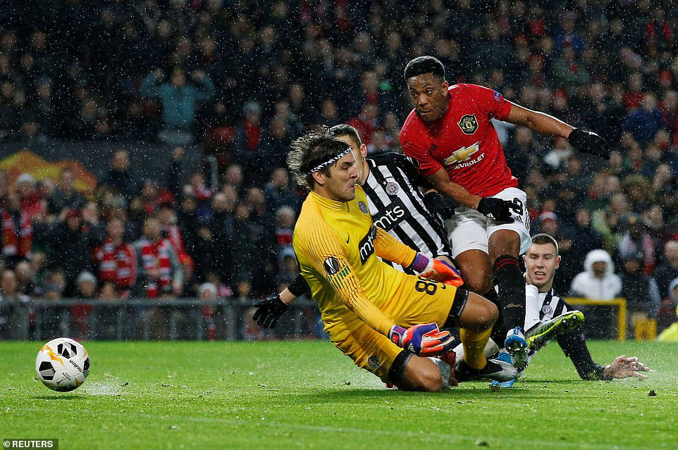 Tam phong M-A-M lập c&ocirc;ng, Man United đại thắng Europa League - Ảnh 5.