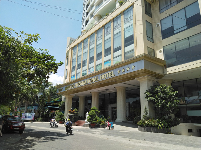 Truy n&atilde; &ocirc;ng chủ Bavico khi bị buộc 2 tội chứa mại d&acirc;m v&agrave; lừa đảo - Ảnh 4.