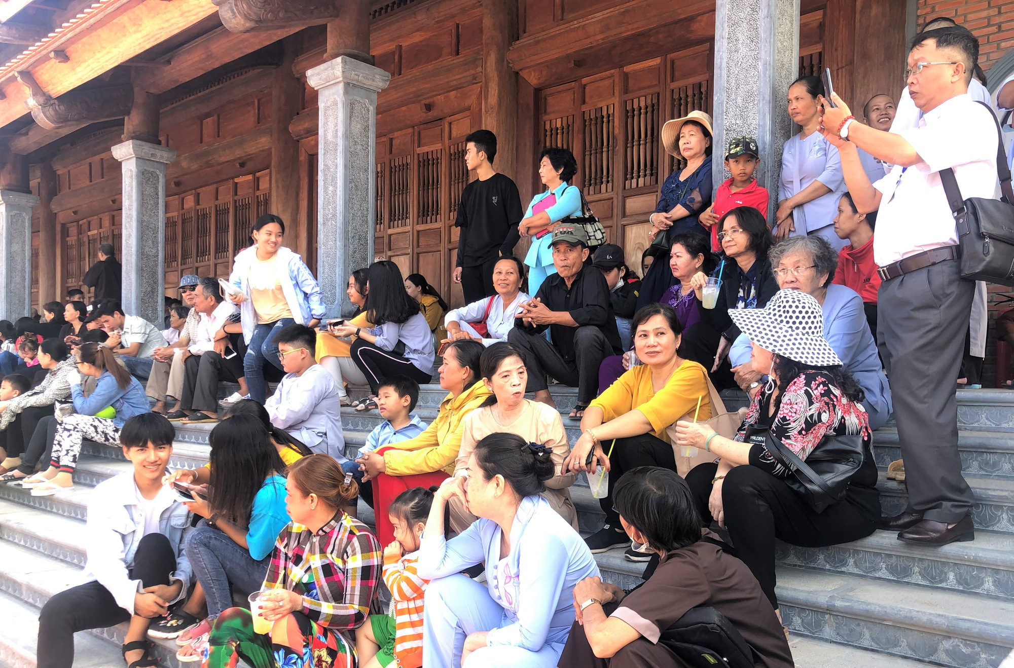 H&agrave;ng ng&agrave;n người đội nắng dự kh&aacute;nh th&agrave;nh Thiền viện Tr&uacute;c L&acirc;m Bạc Li&ecirc;u - Ảnh 9.