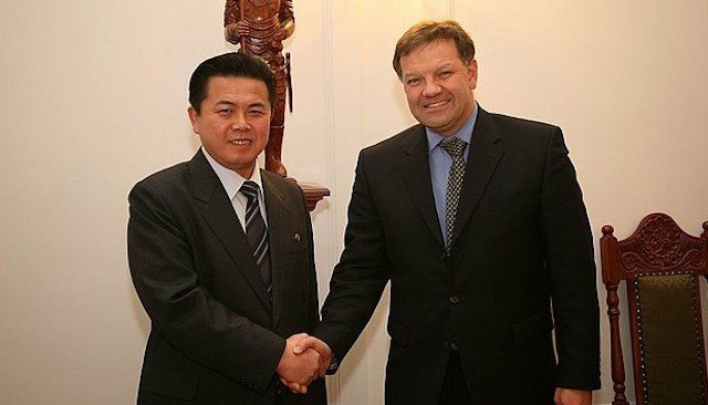 Người ch&uacute; b&iacute; ẩn của &ocirc;ng Kim Jong-un bị triệu hồi  - Ảnh 2.