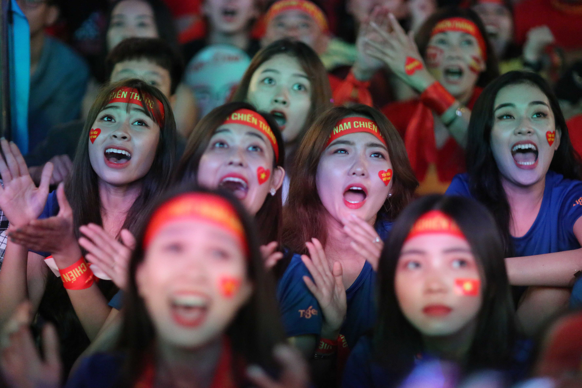 Giấc mơ V&Agrave;NG 60 năm th&agrave;nh hiện thực: Vỡ &ograve;a với U22 Việt Nam! - Ảnh 8.