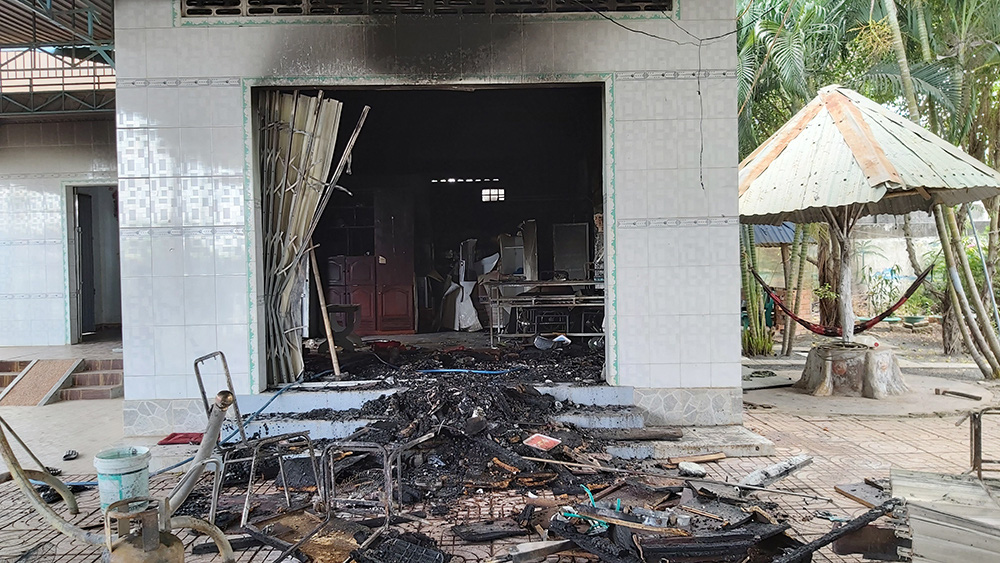 Bà Rịa - Vũng Tàu: Một người khóa cửa, tự đốt nhà rồi cố thủ đến khi ngã gục