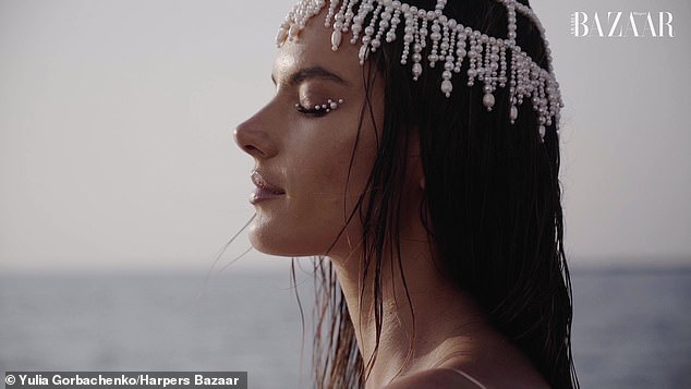 Si&ecirc;u mẫu Alessandra Ambrosio tung loạt ảnh cứu h&agrave;nh tinh - Ảnh 8.