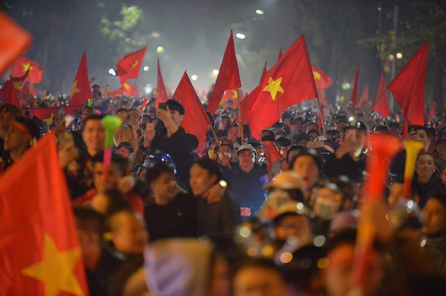 Ph&oacute; Thủ tướng Thường trực: Cổ vũ chiến thắng của U22 Việt Nam phải an to&agrave;n - Ảnh 1.