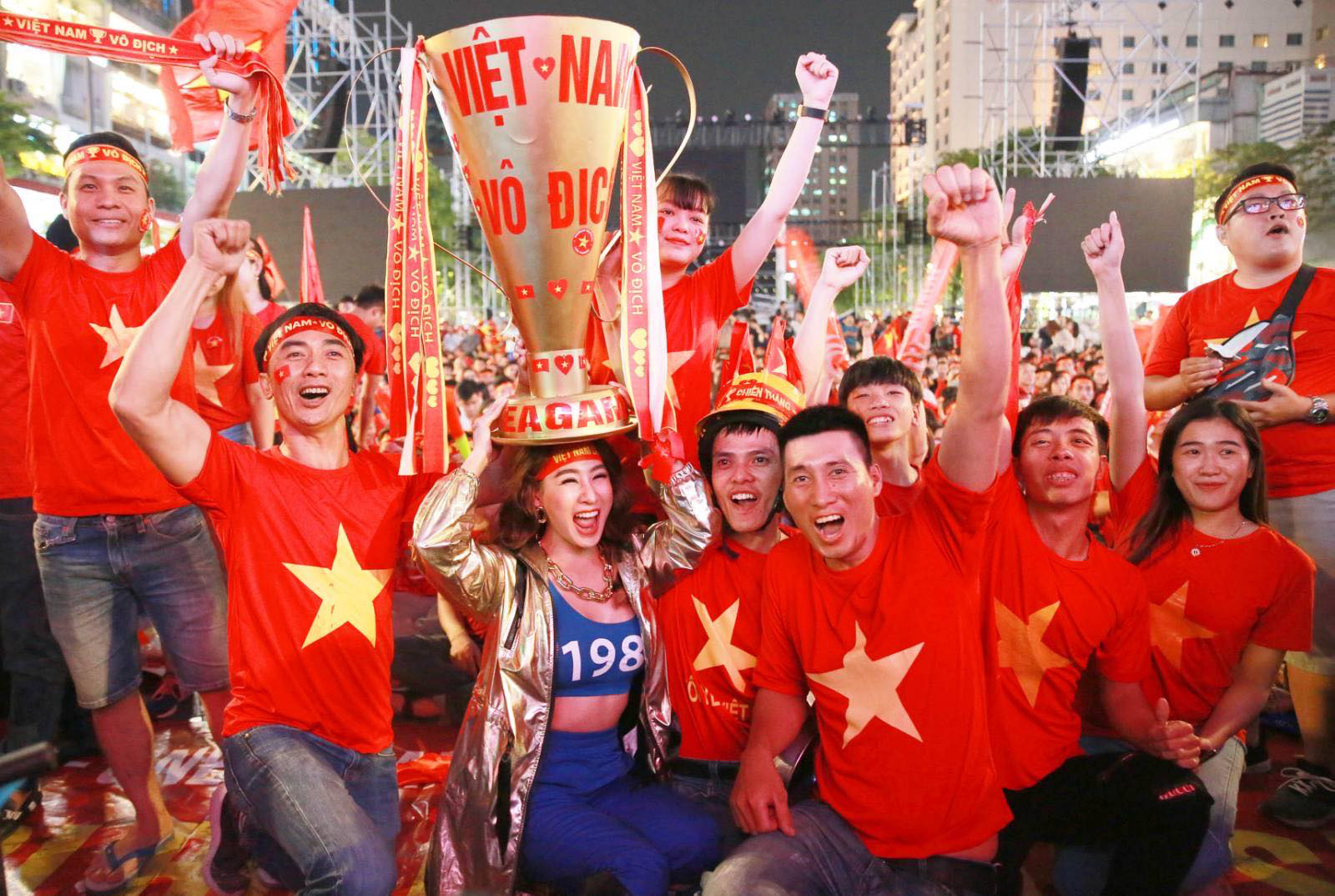 Giấc mơ V&Agrave;NG 60 năm th&agrave;nh hiện thực: Vỡ &ograve;a với U22 Việt Nam! - Ảnh 6.