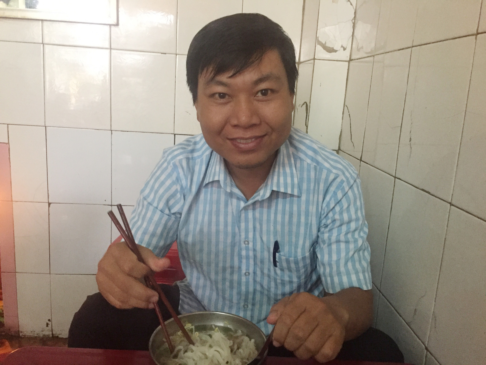Ăn s&aacute;ng ở qu&aacute;n hủ tiếu thơm ngon c&oacute; gi&aacute; rẻ nhất miền T&acirc;y - Ảnh 2.