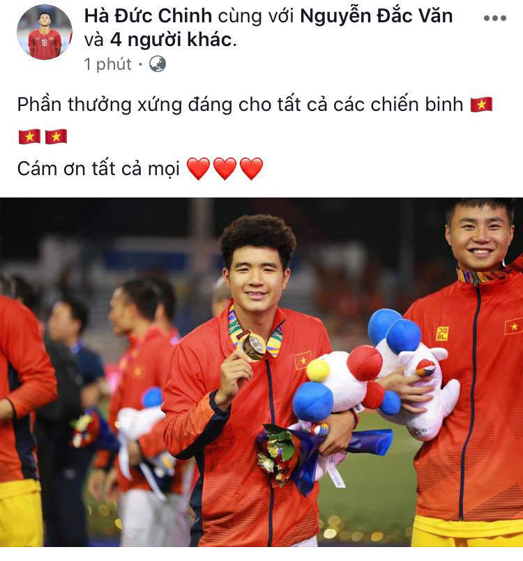 Văn Hậu, Đức Chinh, Tiến Linh... khoe v&agrave;ng, gửi lời cảm ơn người h&acirc;m mộ - Ảnh 5.