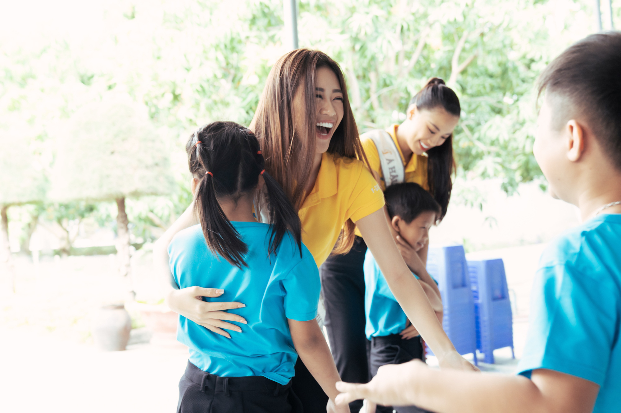 Hoa hậu Khánh Vân lần đầu xuất hiện sau đăng quang - Ảnh 4.