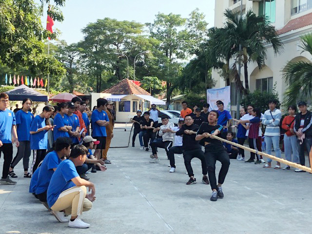 Sôi nổi Hội thao Sinh viên Trường Cao đẳng kinh tế TP HCM - Ảnh 2.