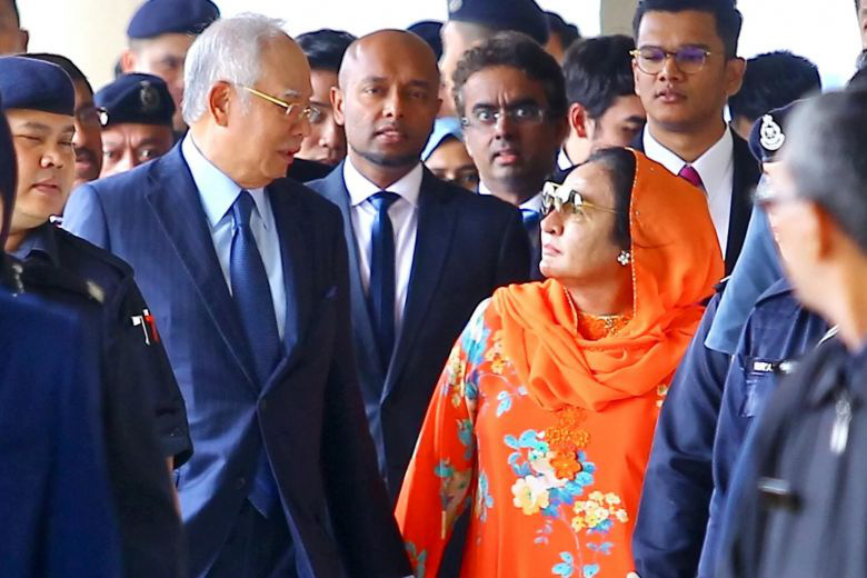 Vừa rời vùng lũ lụt, cựu thủ tướng Malaysia chi hơn 700 triệu đồng đi nghỉ mát
