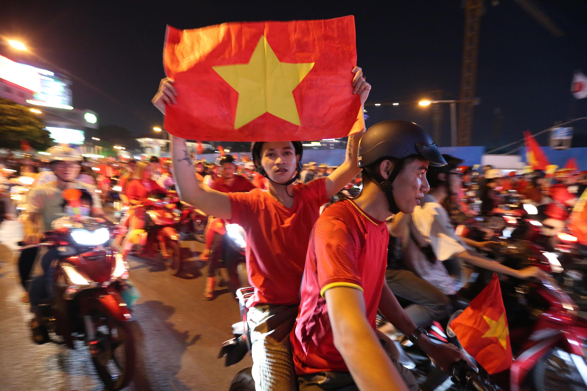 Giấc mơ V&Agrave;NG 60 năm th&agrave;nh hiện thực: Vỡ &ograve;a với U22 Việt Nam! - Ảnh 24.