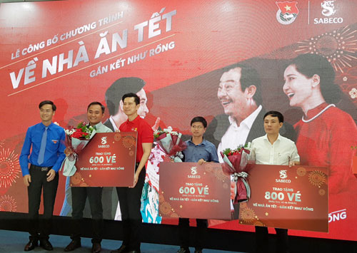 Nhiều hoạt động chăm lo công nhân khó khăn