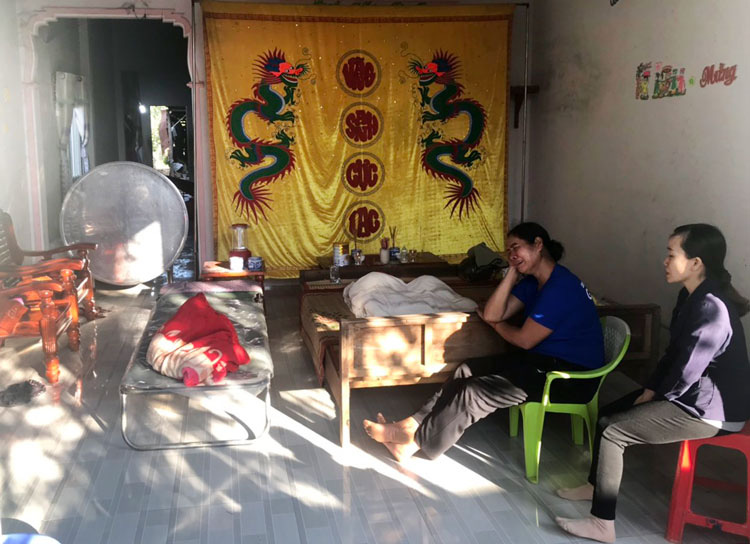 Chồng ch&acirc;m lửa đốt khiến 4 người trong nh&agrave; chết ch&aacute;y thương t&acirc;m - Ảnh 2.