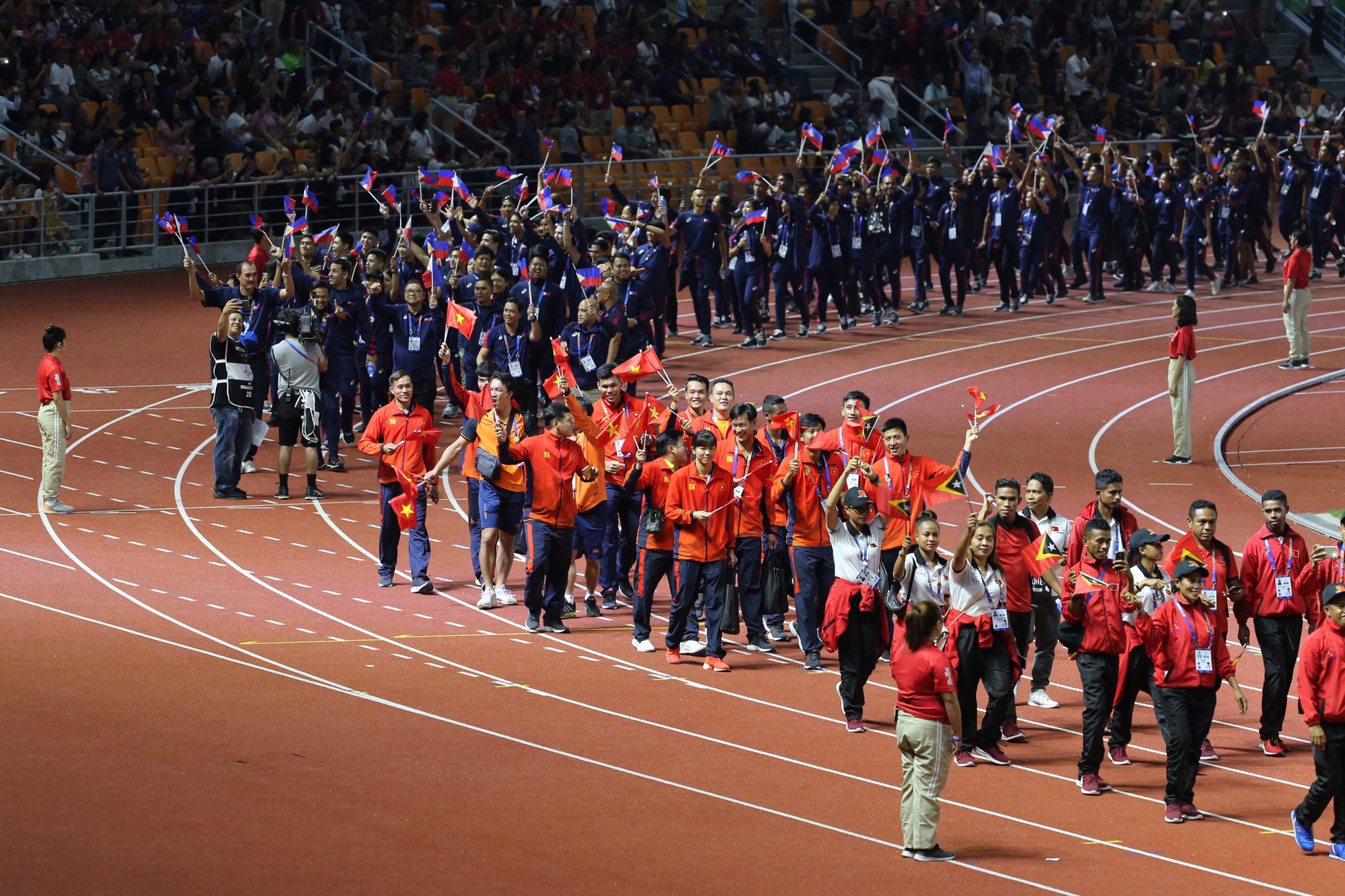 Bế mạc SEA Games 30: Ánh Viên được vinh danh, Việt Nam nhận cờ đăng cai SEA Games 31 - Ảnh 3.