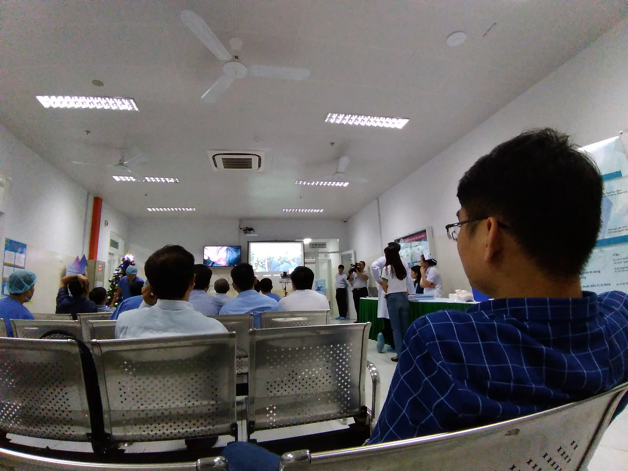 Xem đường dao của chuyên gia cứu trẻ không có hậu môn