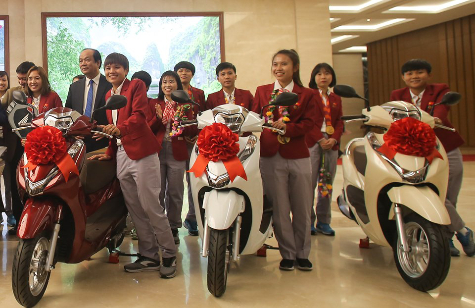 Bầu Hiển: CLB H&agrave; Lan phải để Đo&agrave;n Văn Hậu đ&aacute; SEA Games, nếu kh&ocirc;ng c&oacute; trả cả trăm triệu USD cũng lắc - Ảnh 3.