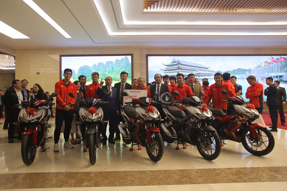 Bầu Hiển: CLB H&agrave; Lan phải để Đo&agrave;n Văn Hậu đ&aacute; SEA Games, nếu kh&ocirc;ng c&oacute; trả cả trăm triệu USD cũng lắc - Ảnh 1.