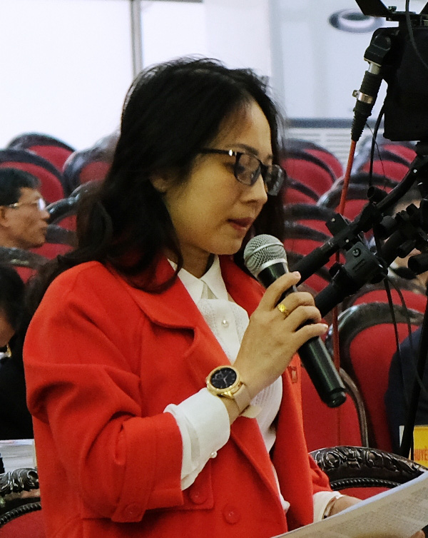 Gi&aacute;m đốc Sở TN-MT Thanh H&oacute;a thừa nhận k&ecirc;nh dẫn nước rất bẩn v&agrave; lo lắng khi uống v&agrave;o cứ thấy b&eacute;o ra - Ảnh 2.