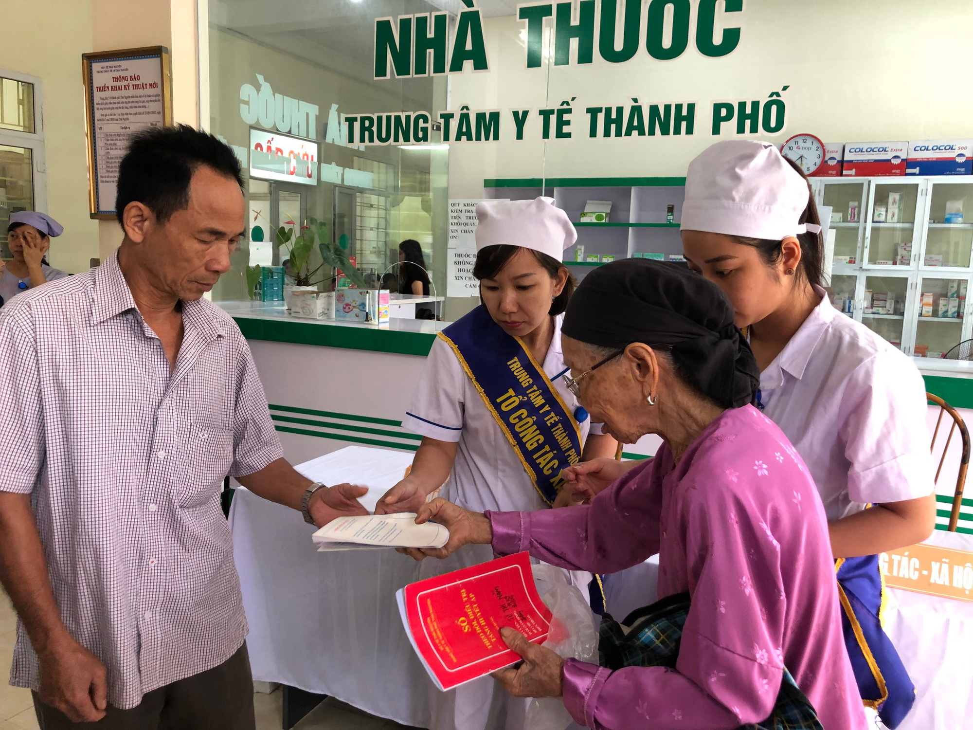 Đề xuất tăng mức đ&oacute;ng BHYT v&agrave; giảm mức hỗ trợ BHYT theo hộ gia đ&igrave;nh - Ảnh 2.