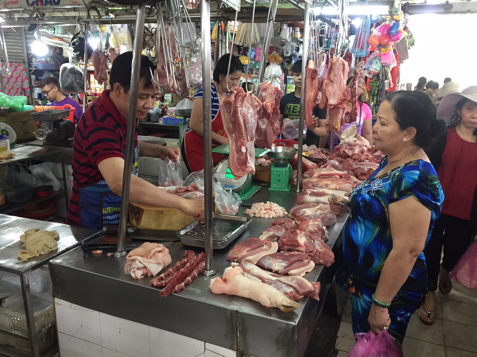 Giá thịt heo liên tục tăng cao - Ảnh 1.