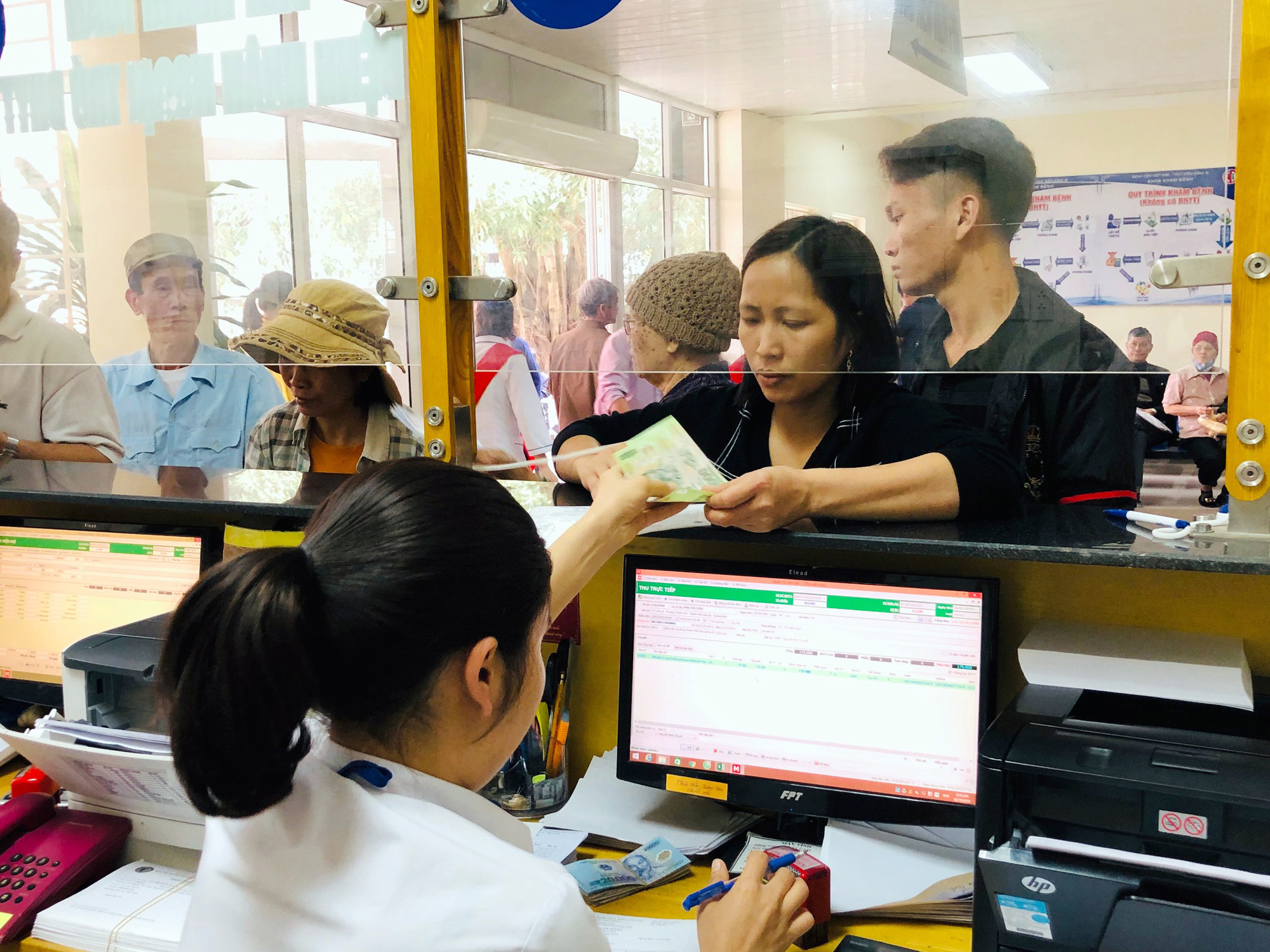Đề xuất đ&oacute;ng BHYT ở mức tối đa - Ảnh 1.