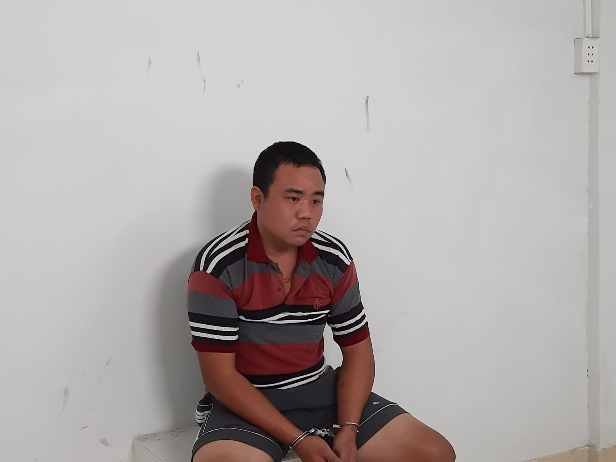 Tiền Giang: Nam thanh ni&ecirc;n cầm dao lao ra đường tấn c&ocirc;ng nhiều người - Ảnh 1.