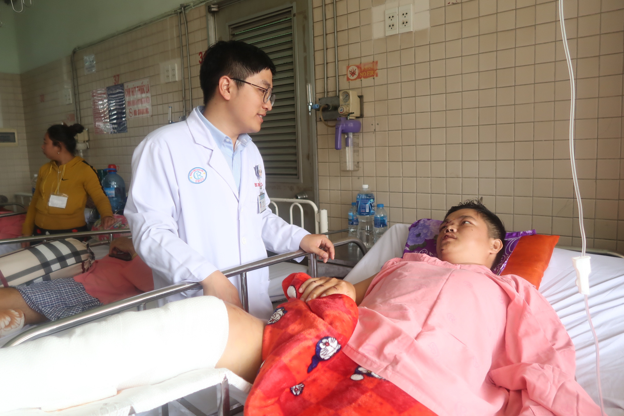 CLIP: Phó trưởng công an xã nói gì sau khi bị cướp tông trực diện?