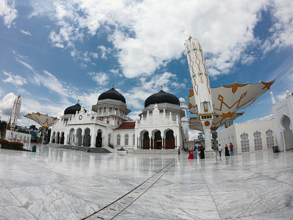 Đến Banda Aceh tắm biển ngay tr&ecirc;n miệng n&uacute;i lửa đang hoạt động - Ảnh 6.