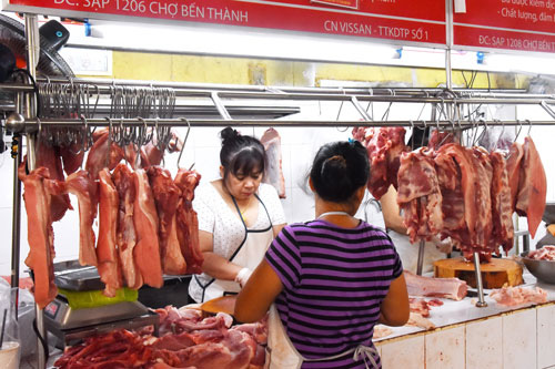 Giá heo hơi chạm mốc 90.000 đồng/kg