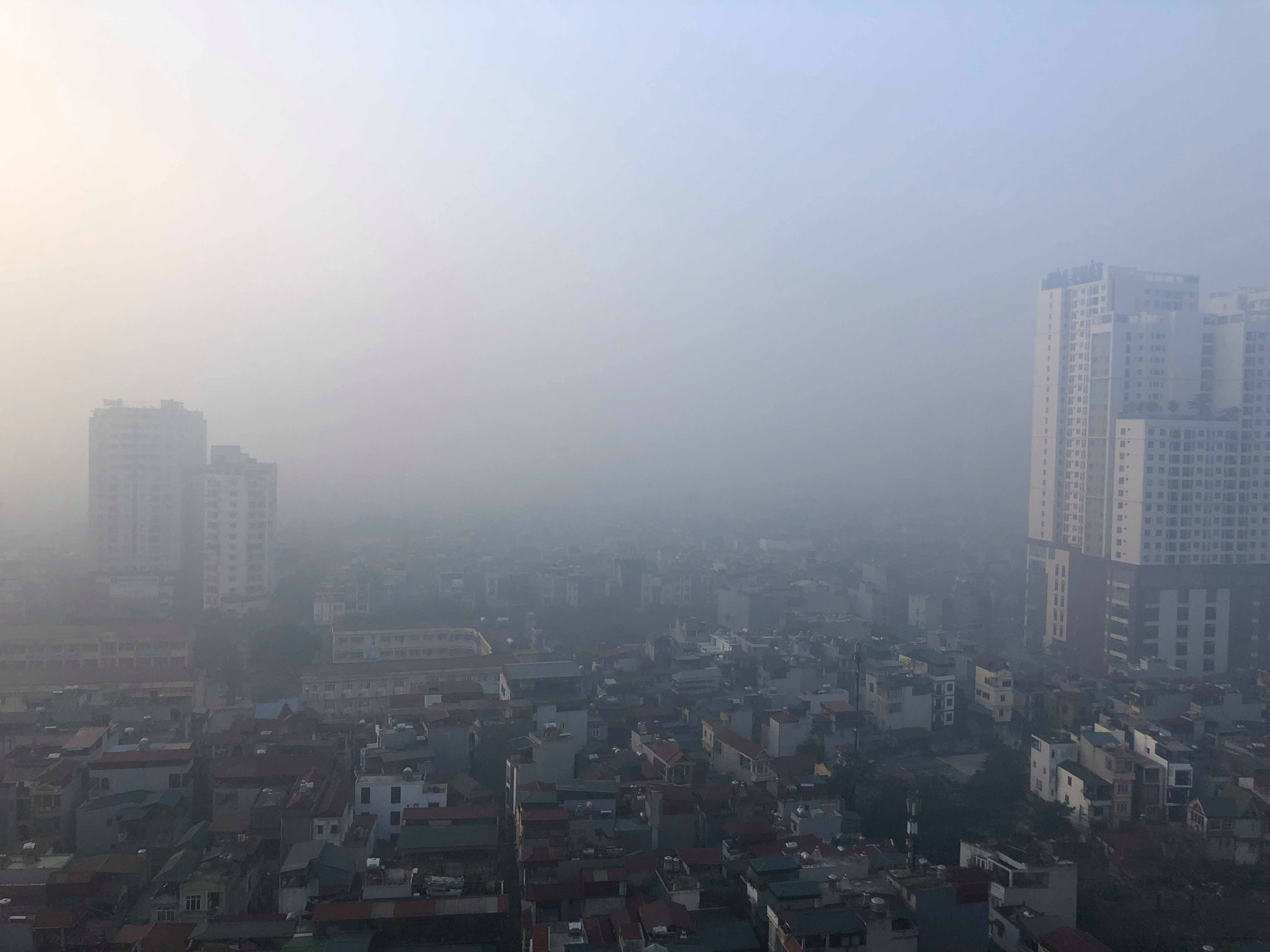 Ô nhiễm không khí ở Hà Nội, TPHCM: Bộ Y tế khuyến cáo người dân hạn chế ra khỏi nhà