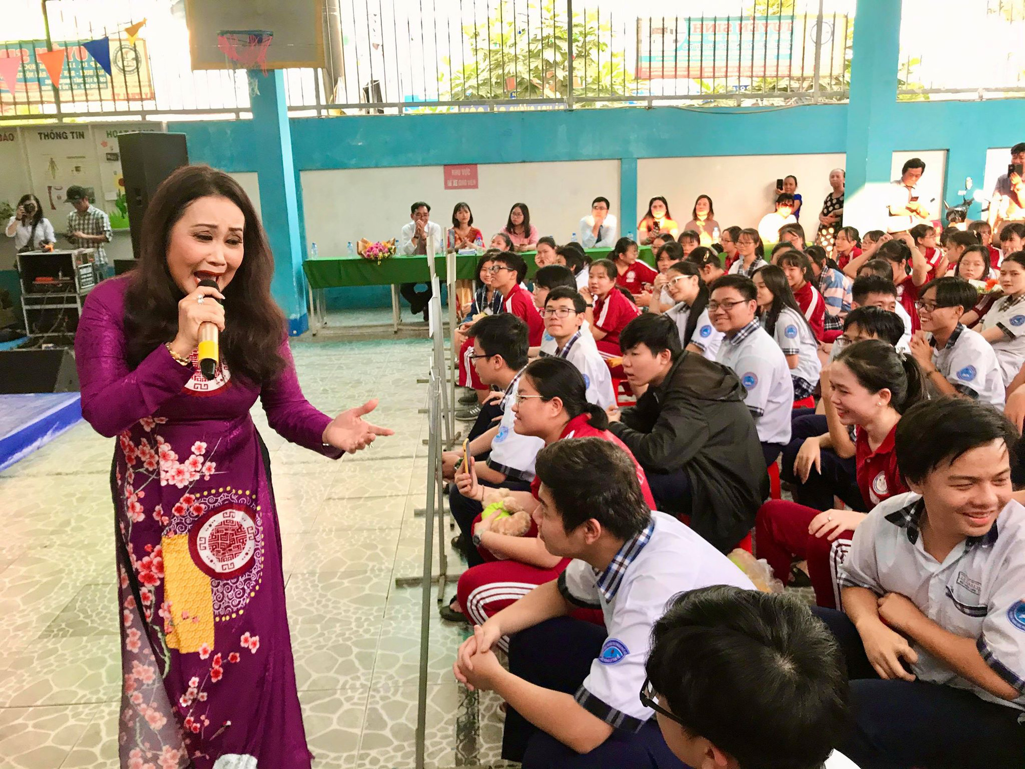 Nghệ sĩ Thanh Hằng xúc động vì học sinh yêu dân ca