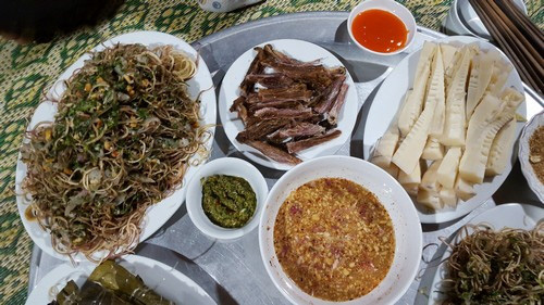 Gỏi c&aacute;- M&oacute;n ăn dịp Tết của người T&acirc;y Bắc - Ảnh 5.