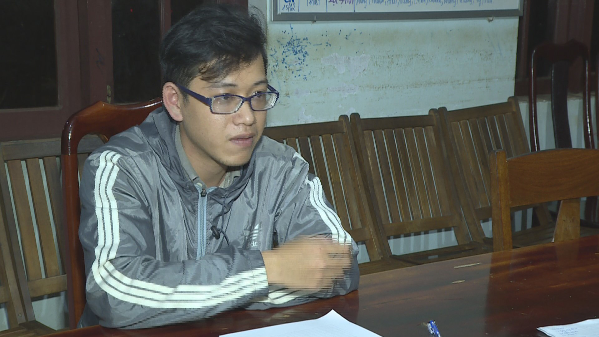 Nữ sinh bị kẻ lạ dâm ô trong nhà vệ sinh gần 2 tiết nhưng giáo viên không biết