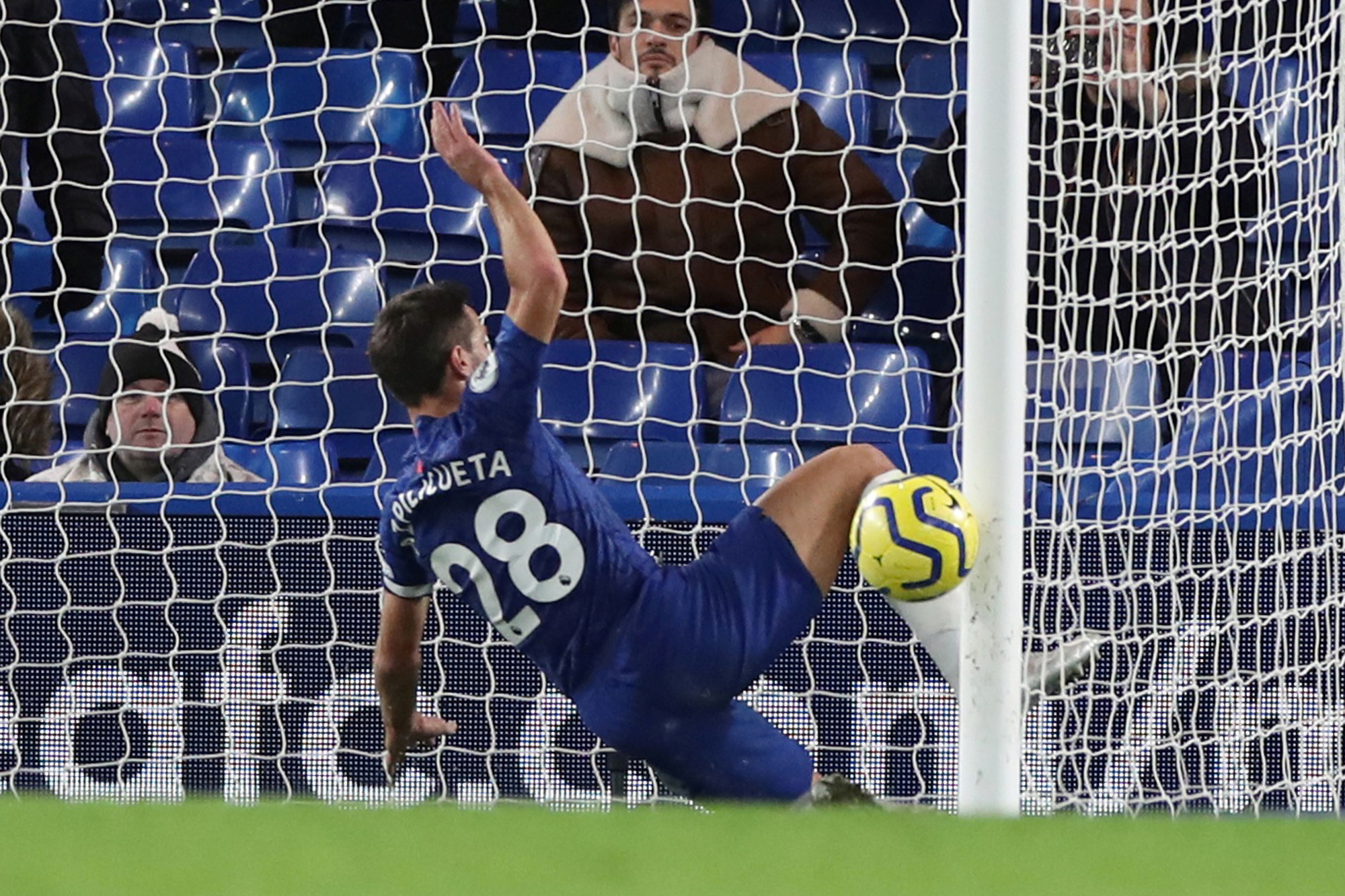 Nhận đ&ograve;n đau Bournemouth, Chelsea sắp văng top 4 Ngoại hạng Anh - Ảnh 5.