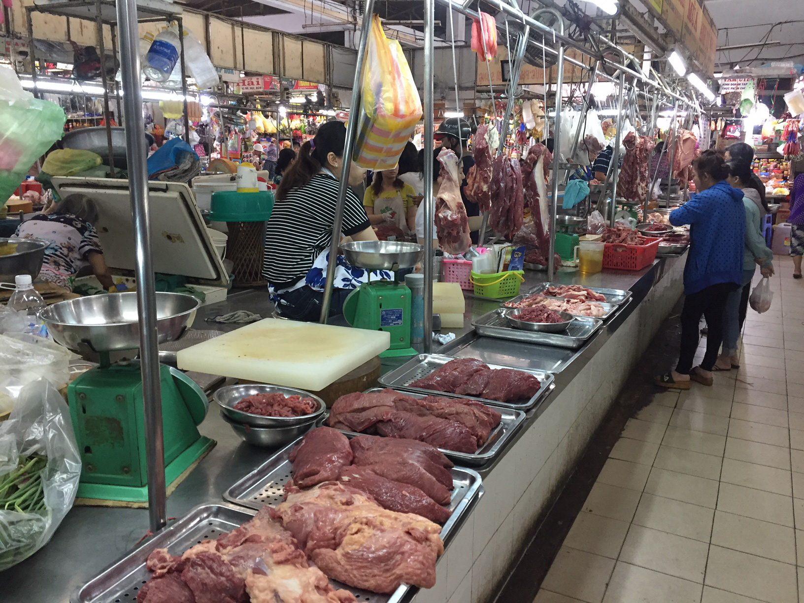 Giá heo hơi đồng loạt giảm ở cả 3 miền