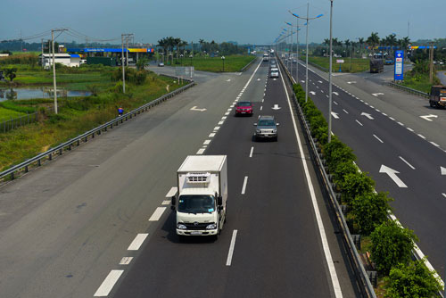 Hai phương án sửa Luật Giao thông đường bộ - Ảnh 1.