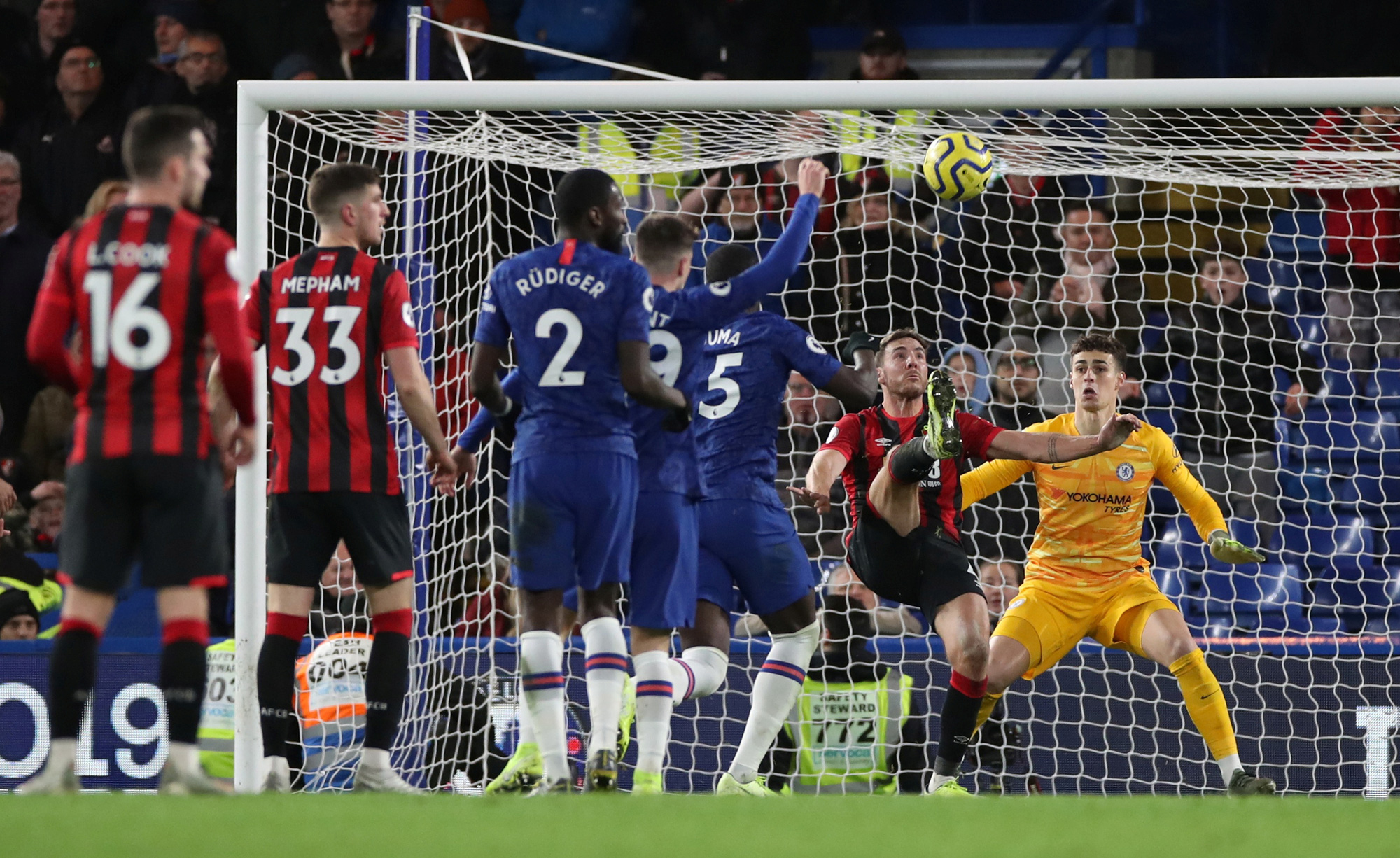 Nhận đ&ograve;n đau Bournemouth, Chelsea sắp văng top 4 Ngoại hạng Anh - Ảnh 4.