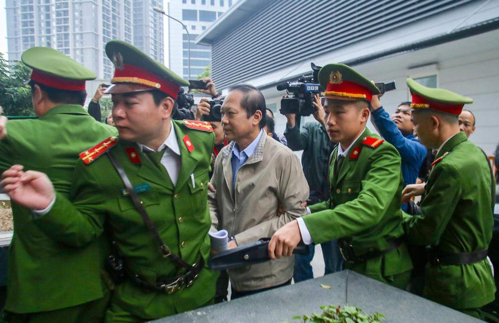 Sức khỏe yếu, c&aacute;c bị c&aacute;o Nguyễn Bắc Son v&agrave; Trương Minh Tuấn được ngồi để trả lời - Ảnh 3.