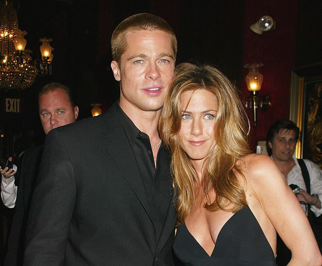 Brad Pitt lại dự tiệc tại nhà vợ cũ