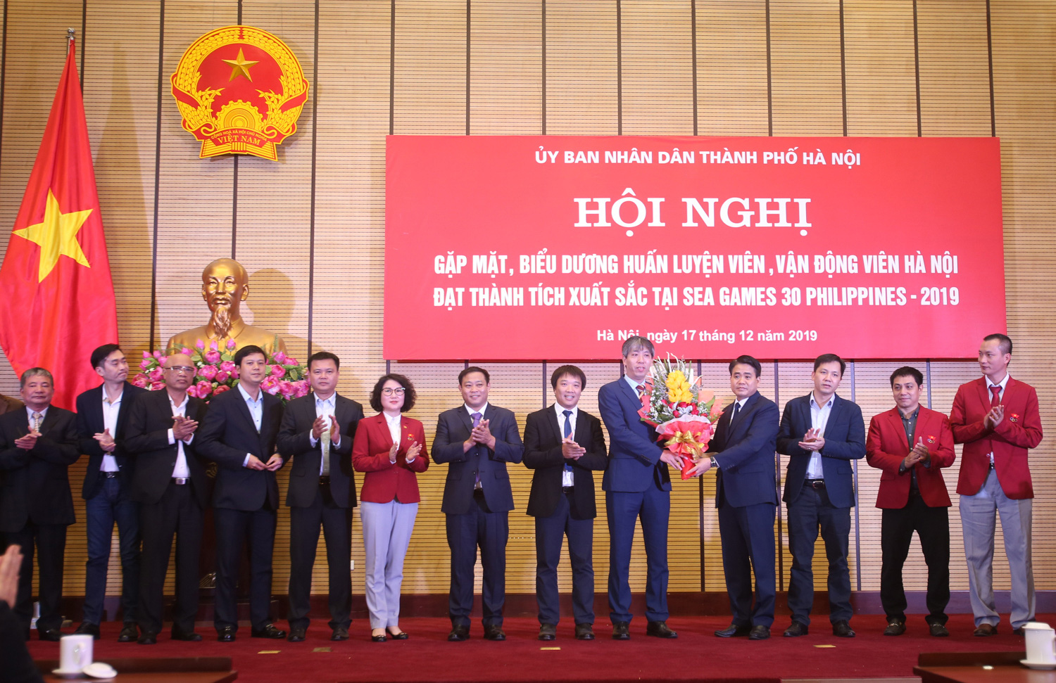 Hà Nội thưởng hơn 6,2 tỉ đồng cho HLV, VĐV SEA Games - Ảnh 1.