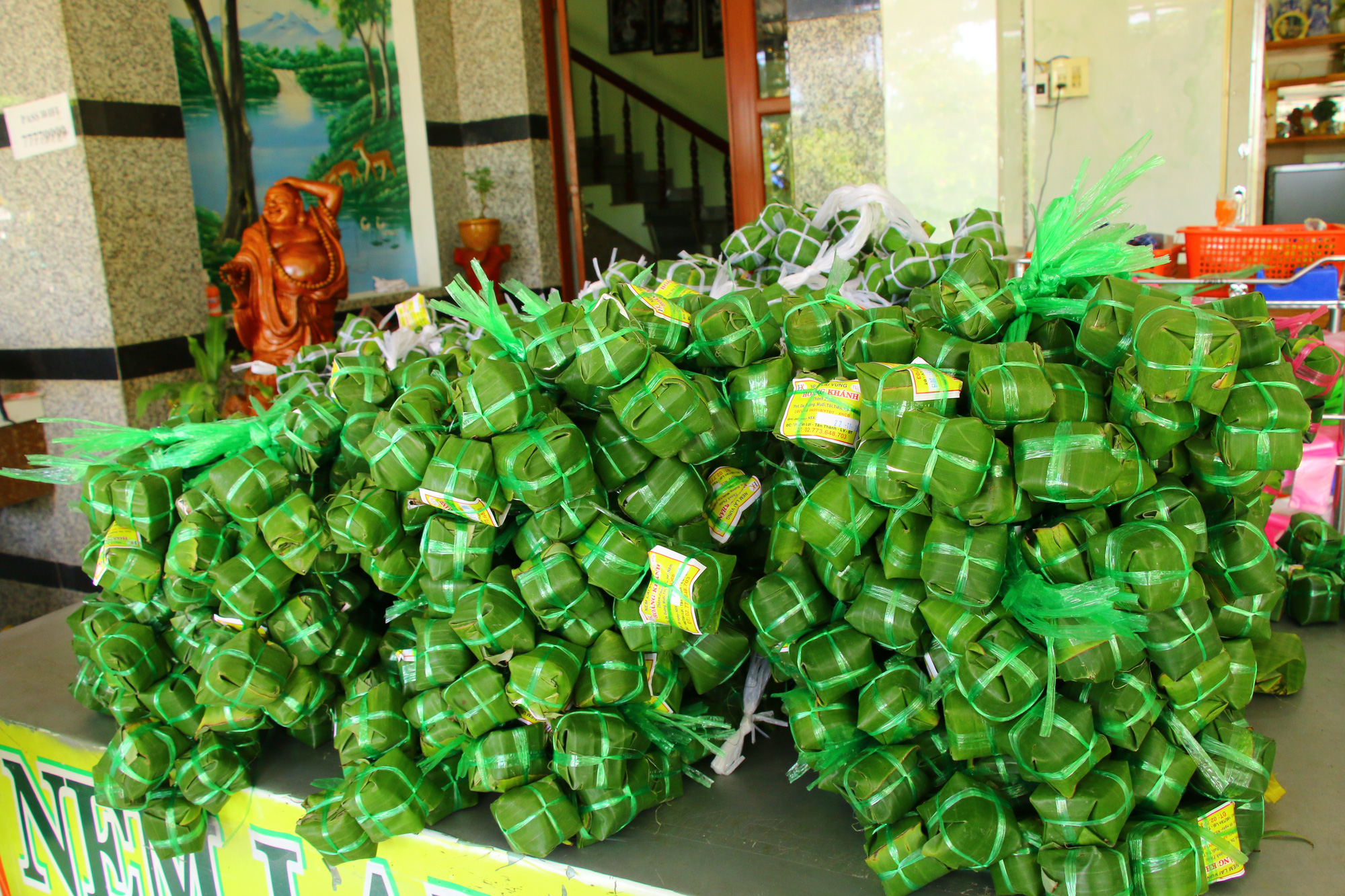 Về đất sen hồng thưởng thức m&oacute;n nem trứ danh - Ảnh 2.