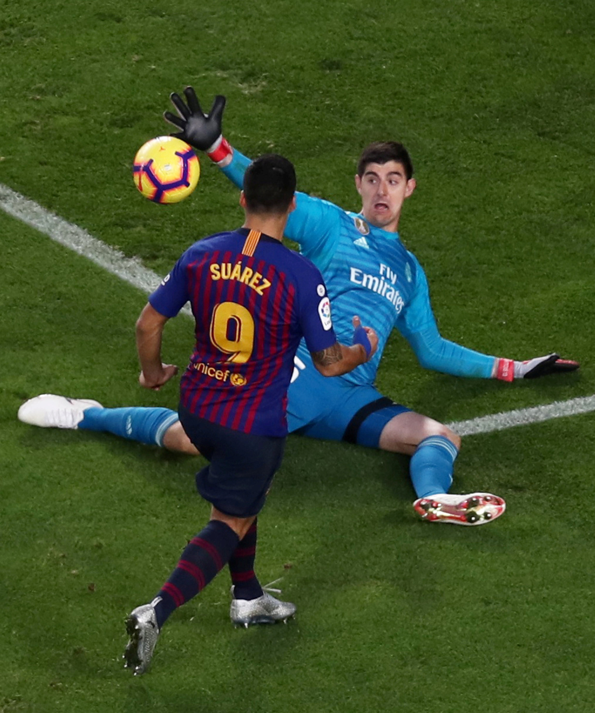 Barcelona lấn lướt Real Madrid trước siêu kinh điển