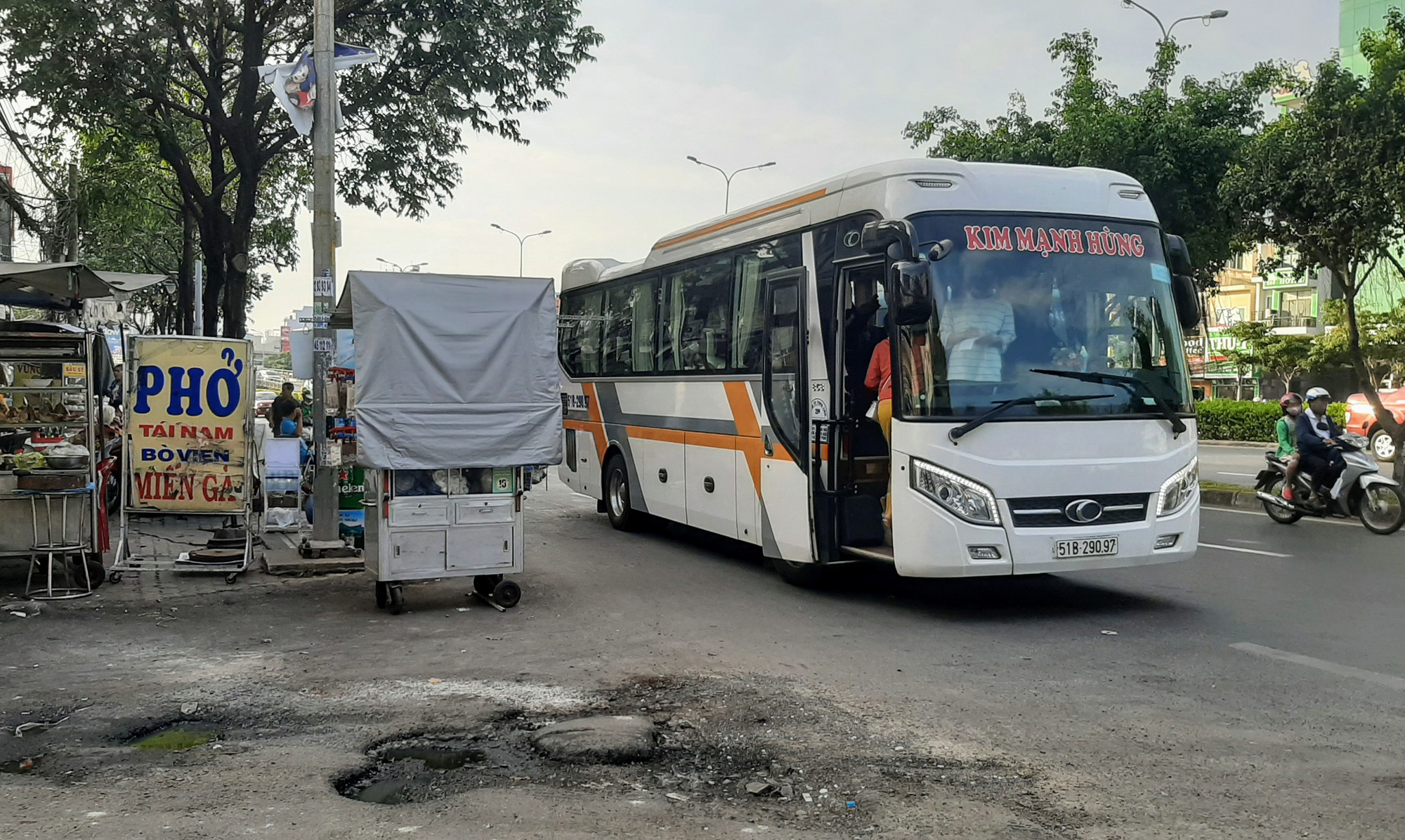Lắng nghe người dân hiến kế: Xe dù, bến cóc đâu có khó dẹp!