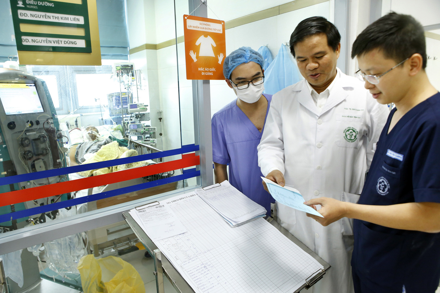V&igrave; sao khan hiếm thuốc Tamiflu điều trị c&uacute;m l&uacute;c lượng người mắc c&uacute;m A tăng cao? - Ảnh 2.
