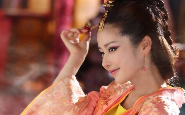 Nhan sắc tr&ecirc;n phim - đời thực của c&aacute;c phi&ecirc;n bản Đ&aacute;t Kỷ - Ảnh 11.